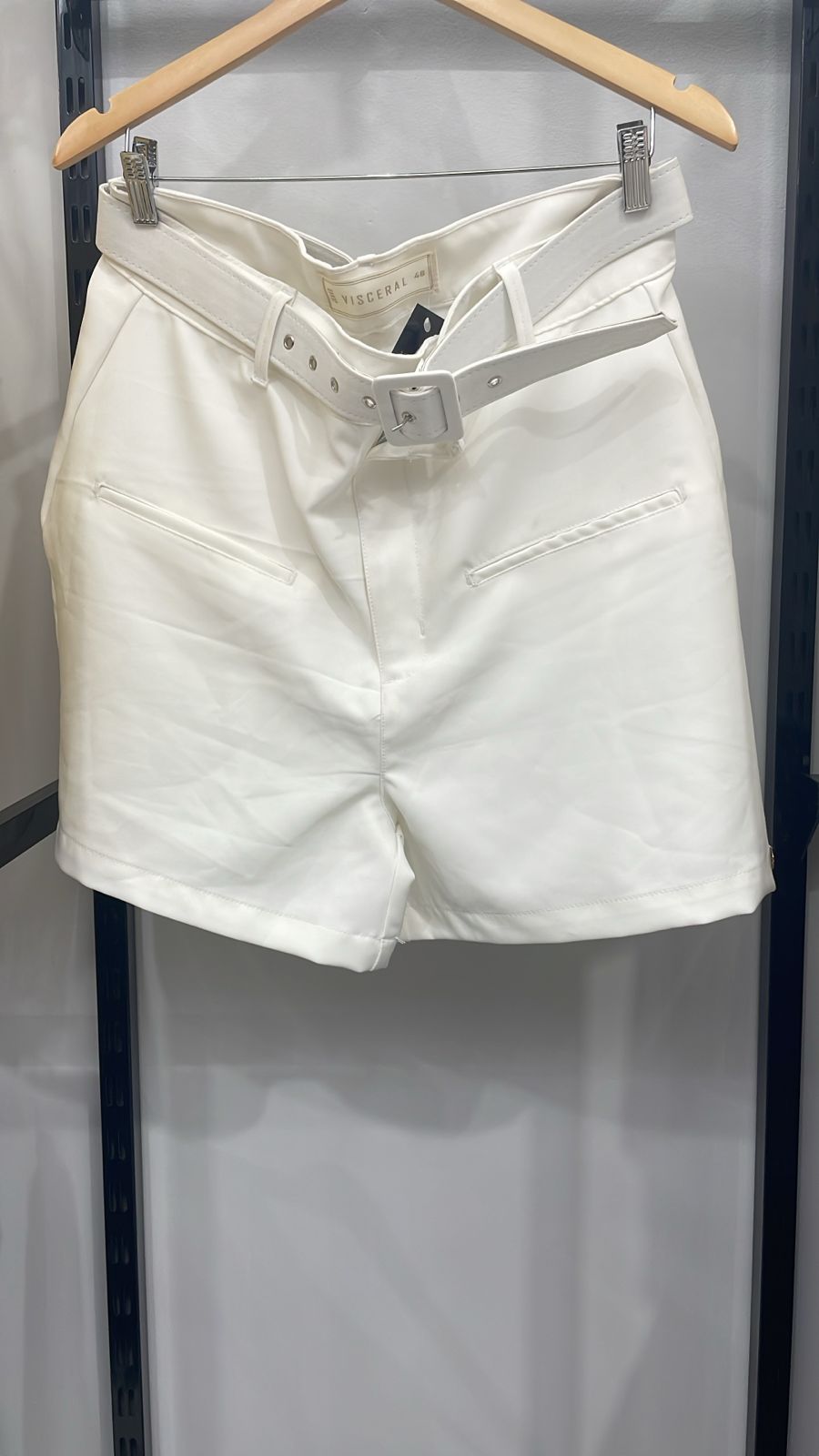 SHORTS BRANCO C/ CINTO
