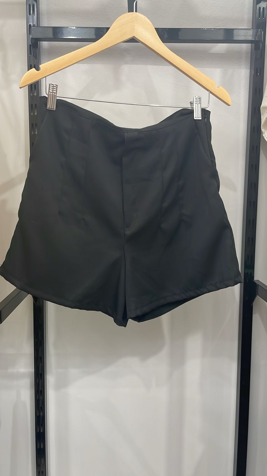 SHORTS PRETO 