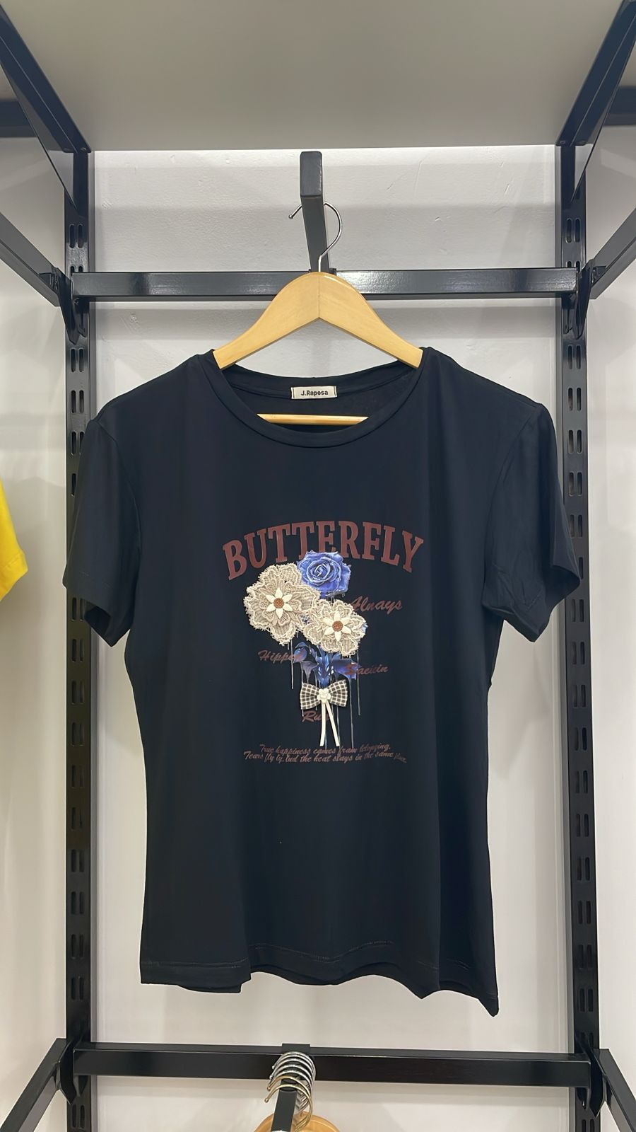 T-SHIRT PRETA ESTAMPA VARIADA