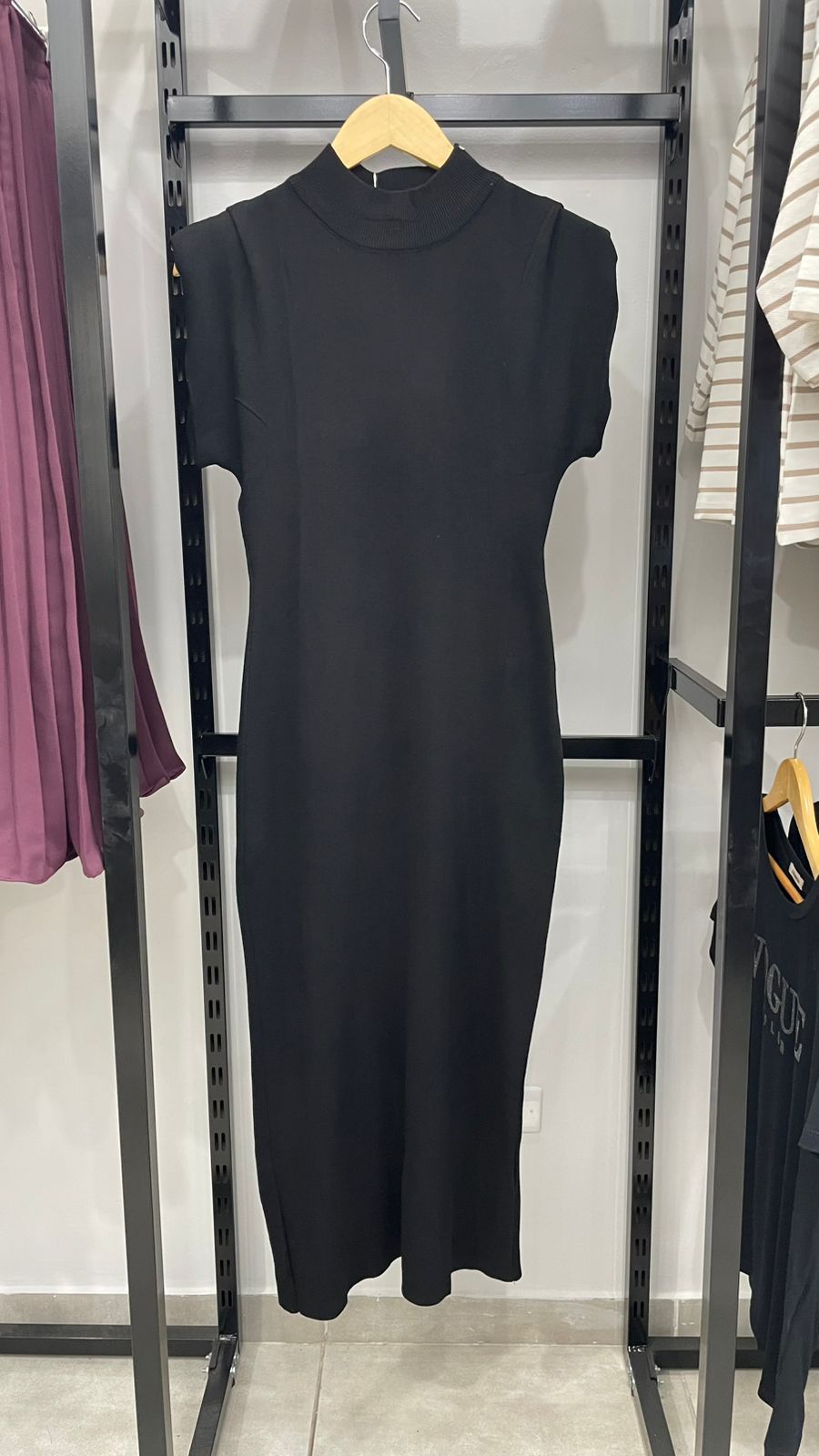 VESTIDO PRETO